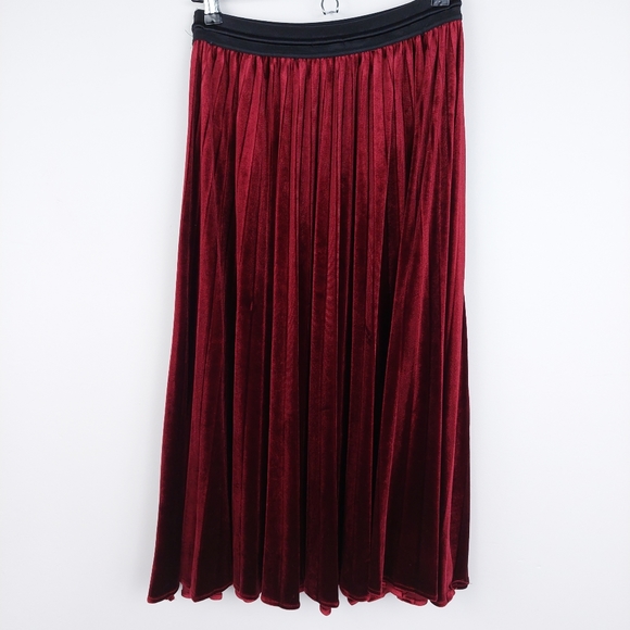 Hush Burgundy Velvet Pleated Maxi Skirt Size 12 - Picture 8 of 11